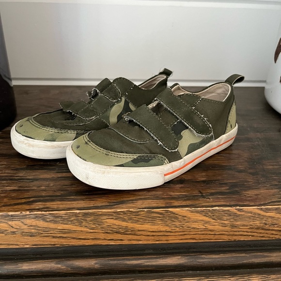 Old Navy Camo shoes, size 10, good used condition, see details - Picture 4 of 7